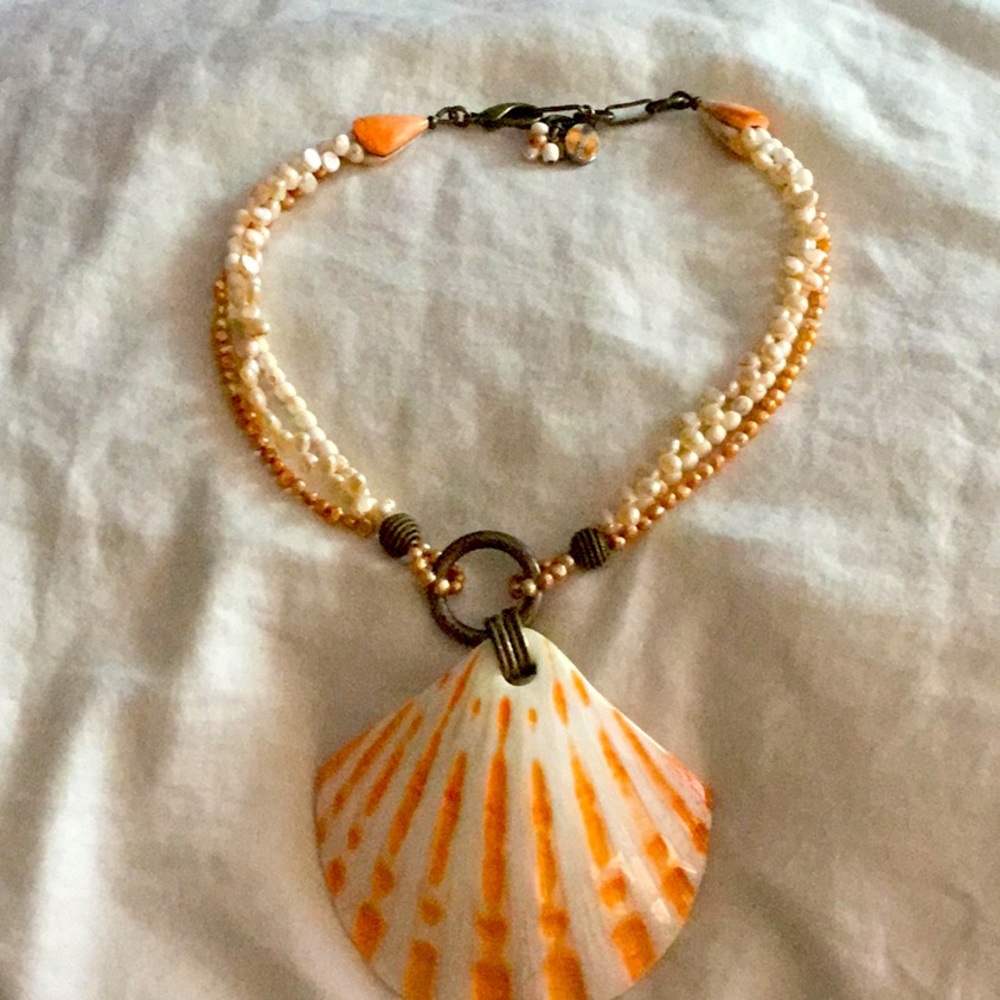 Seashell Necklace 20” drop plus seashell 3.5” seashell w/ Pearl beads. Aloha ☀️